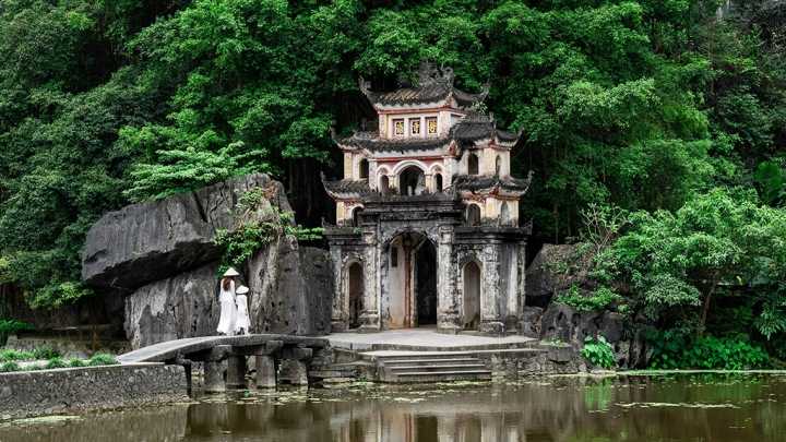 Bich Dong Pagoda Vietnam Photo Tour