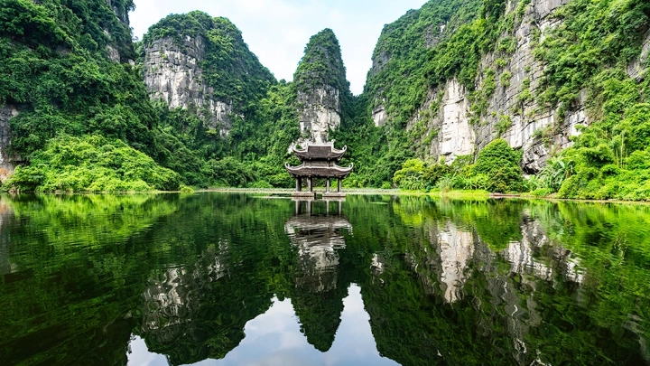Trang An Ninh Binh Water Temple