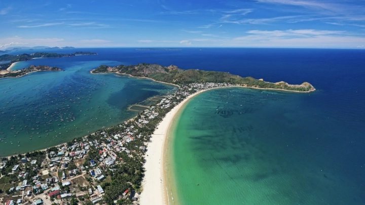 Tu Nham Beach